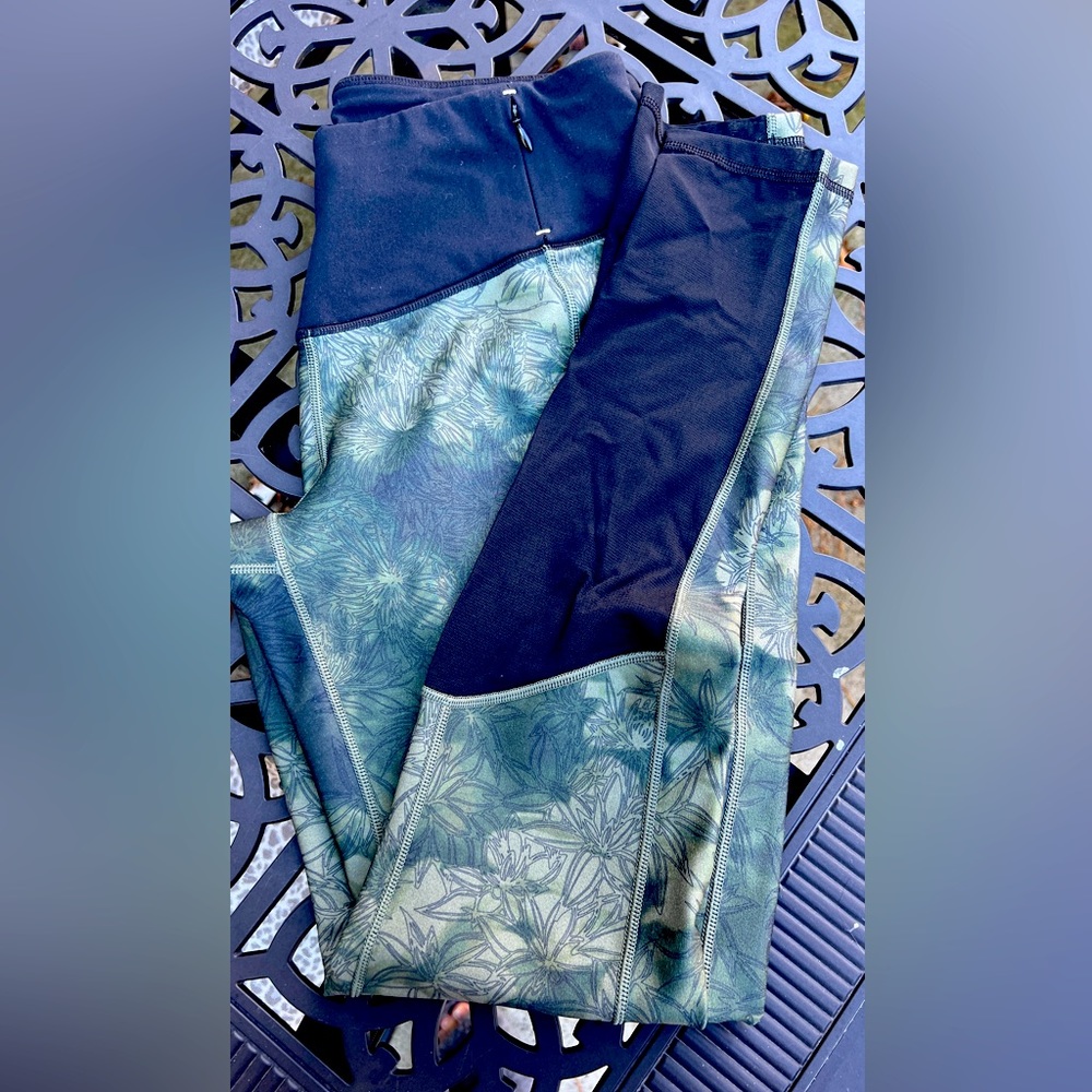 CALIA by Carrie Underwood Leggings with Mesh Calf Medium
